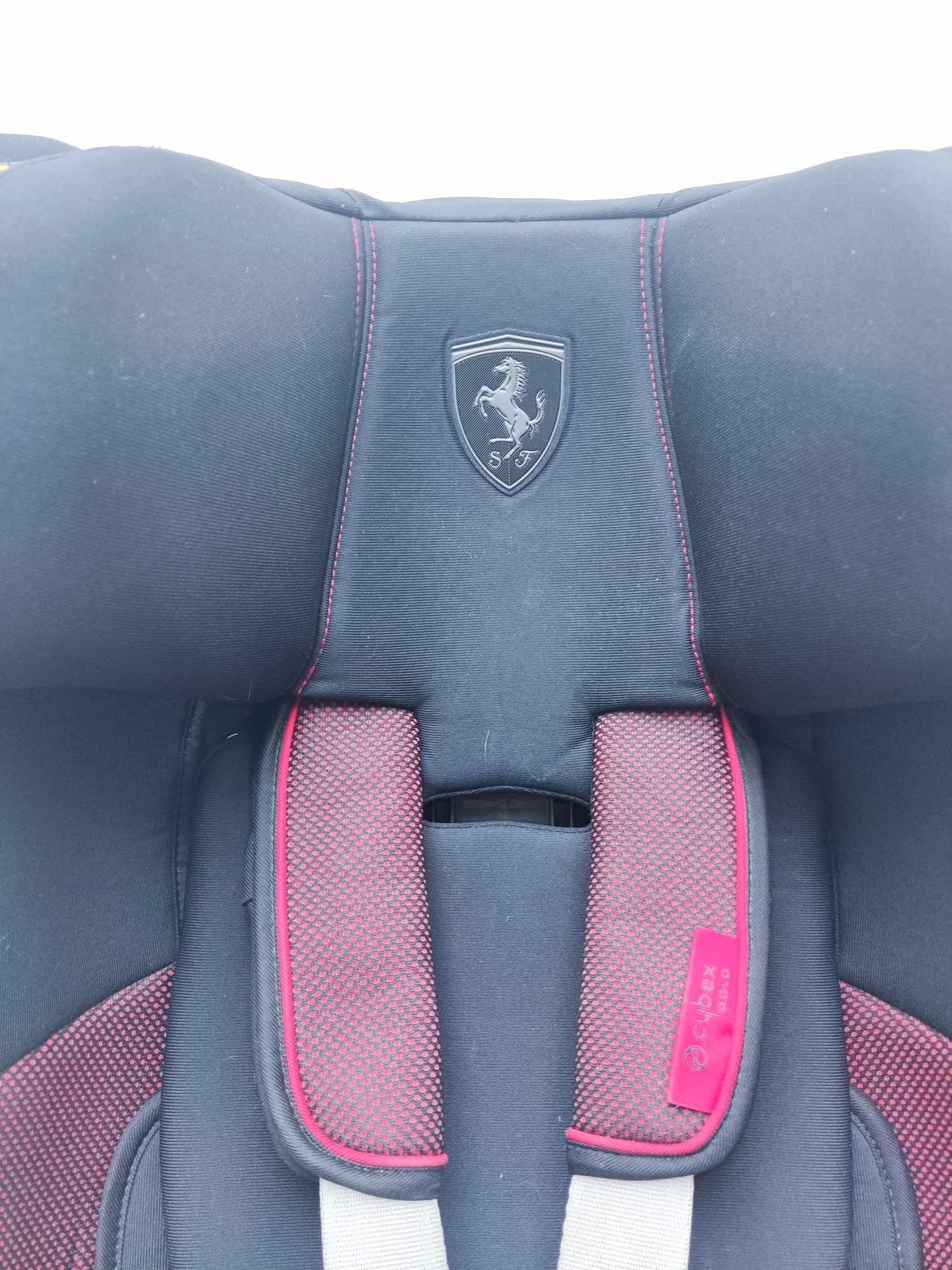 Cadeira Sirona da Cybex versão Ferrari