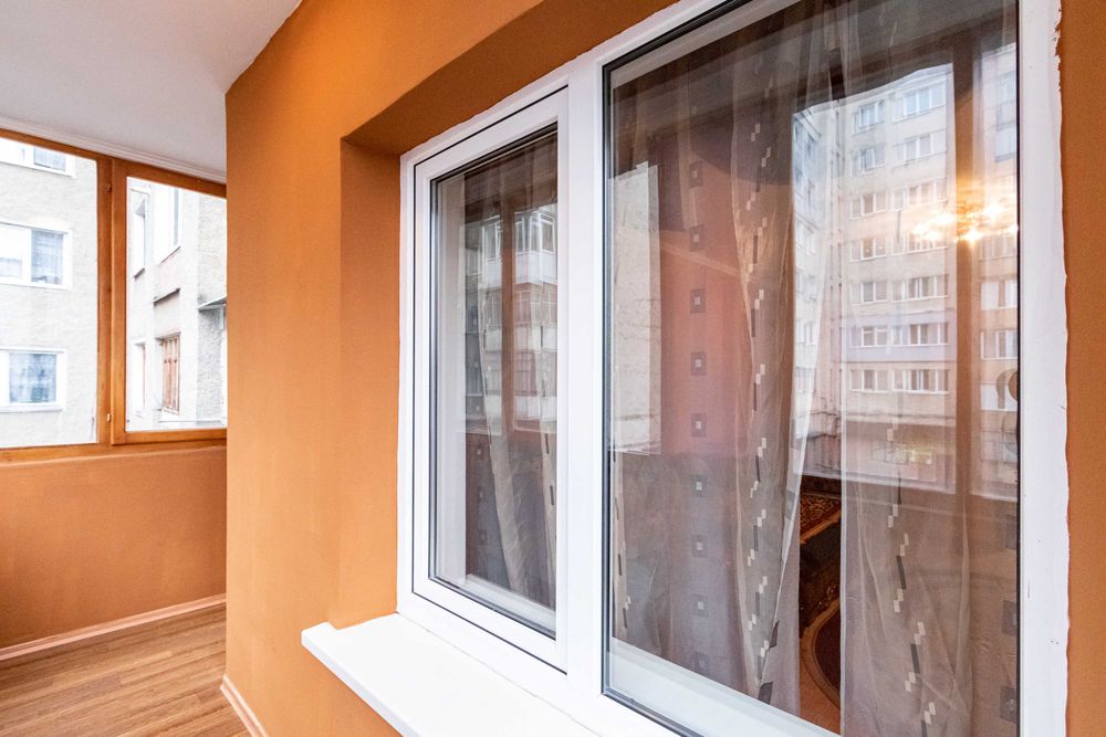 2-к. квартира з ремонтом, бойлером та лоджією за вул. Василя Стуса