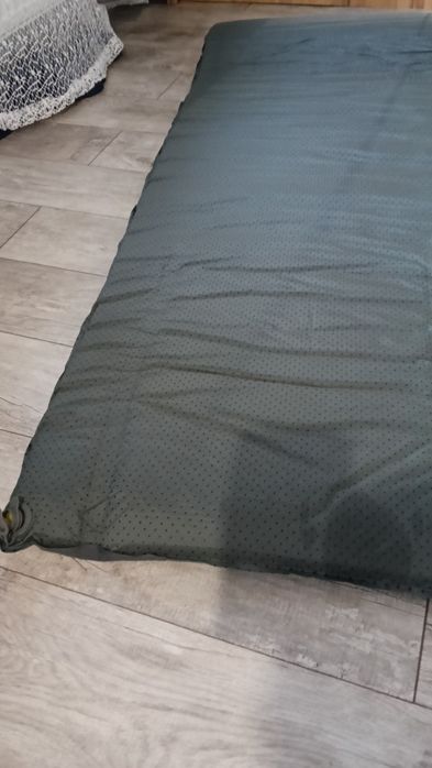 Materac samopompująca