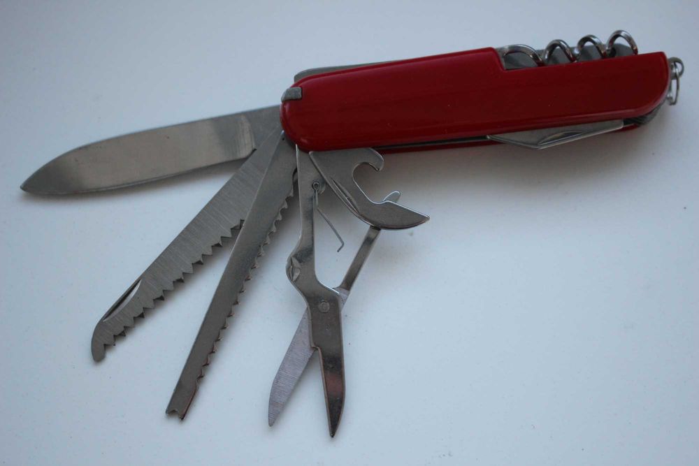 Кишеньковий ніж складний мультитул 11в1 ножиці, викрутак, пила, штопор