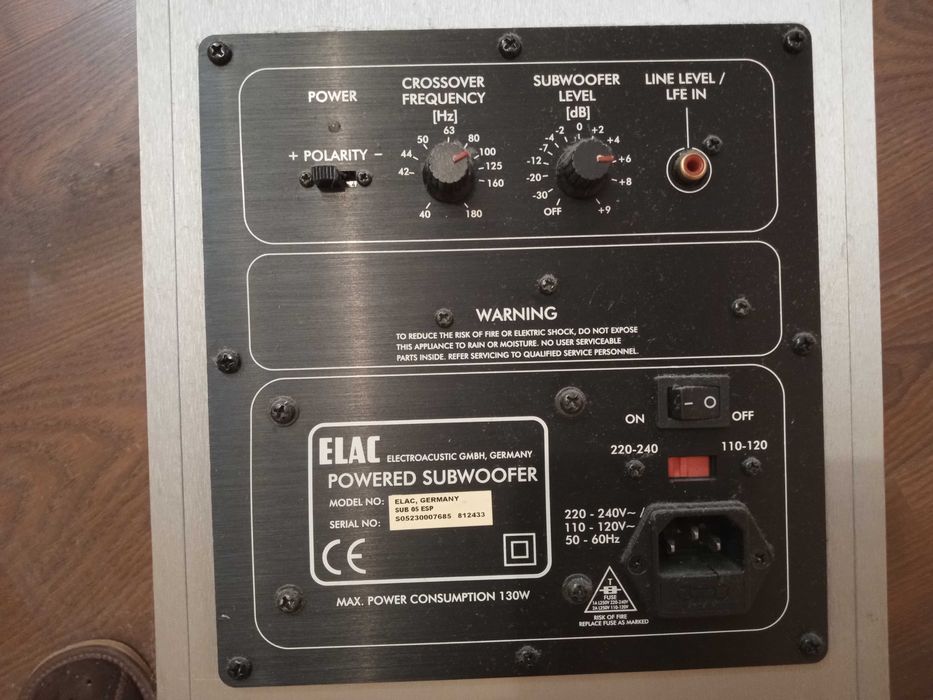 Głośniki kina domowego ELAC z subuferem , stojakami i uchwytami
