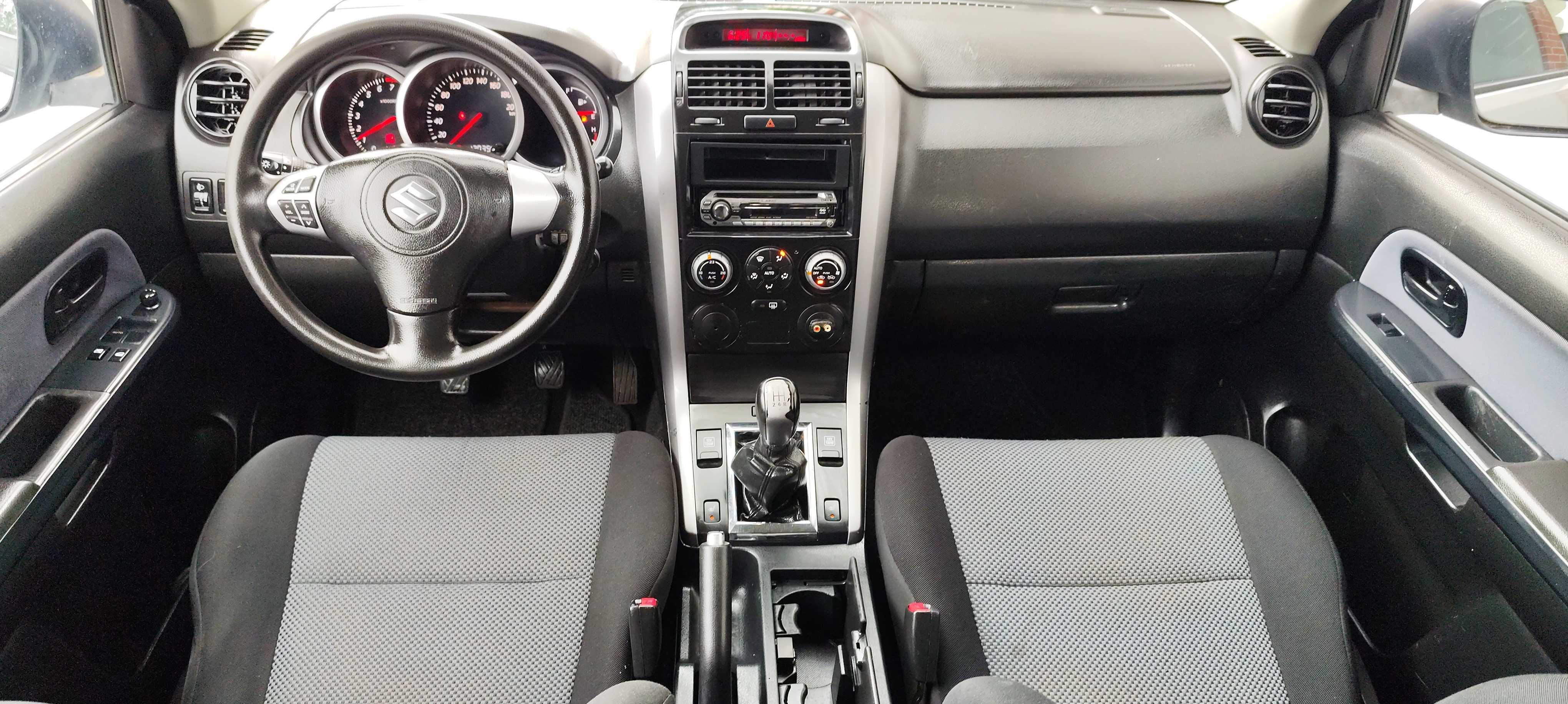 Benzyna/Pojemność 1.6/Przebieg 120tys.km/Napęd 4x4/klima/hak/