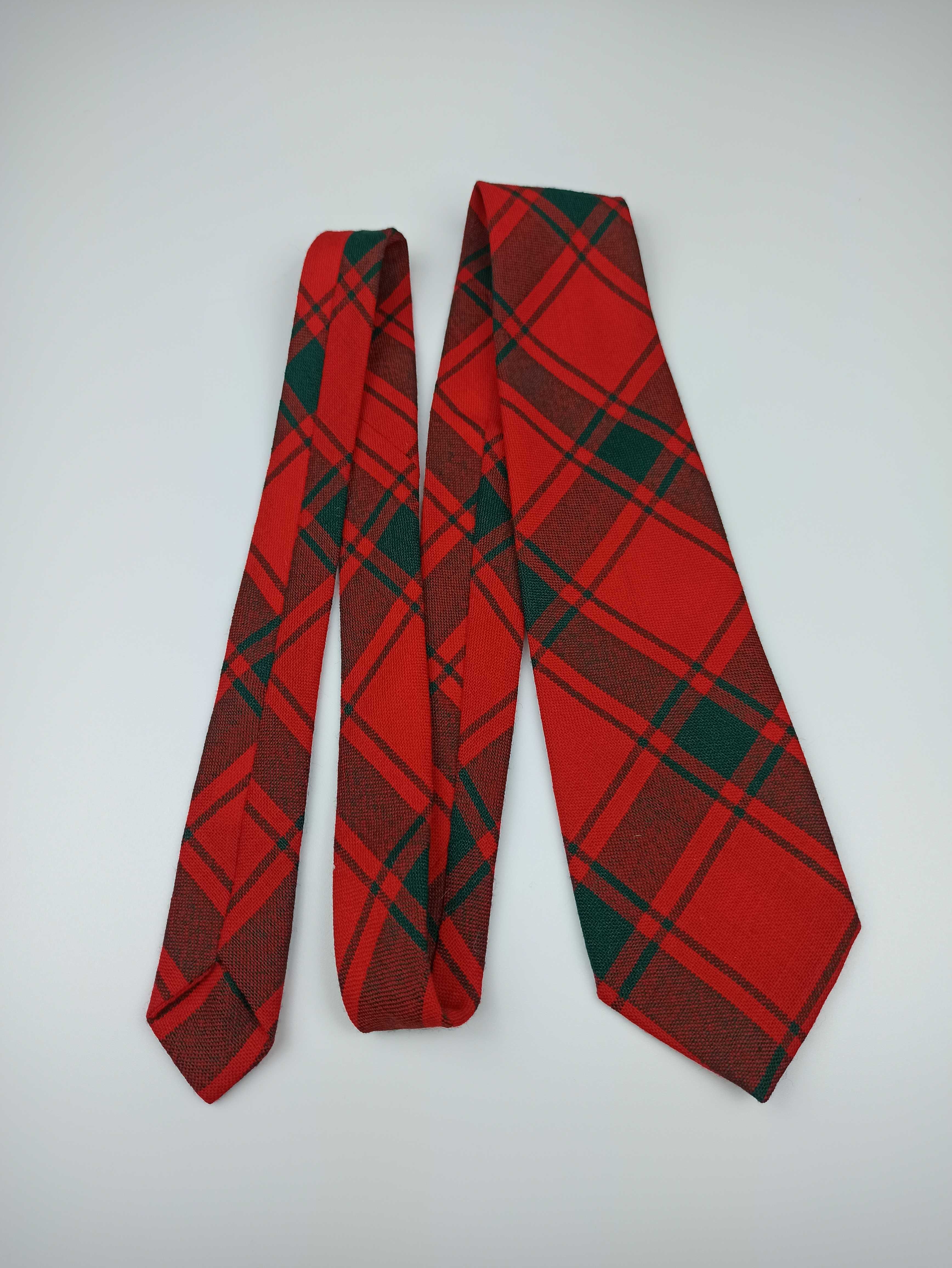 Wełniany czerwony krawat w szkocką kratę tartan wel11