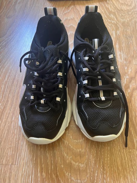 Продам взуття 38 розмір