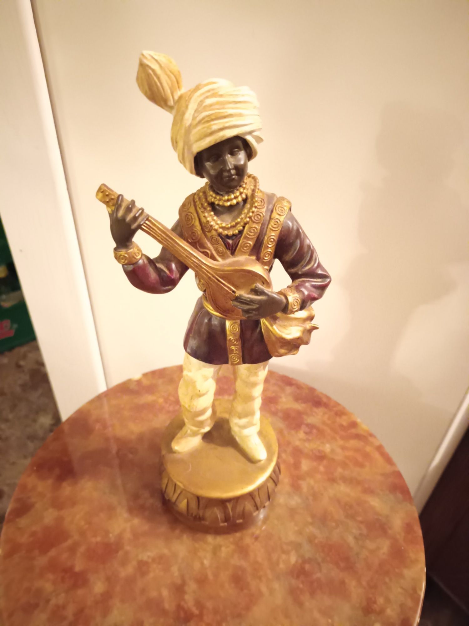 Śliczna Figurka Hindusa