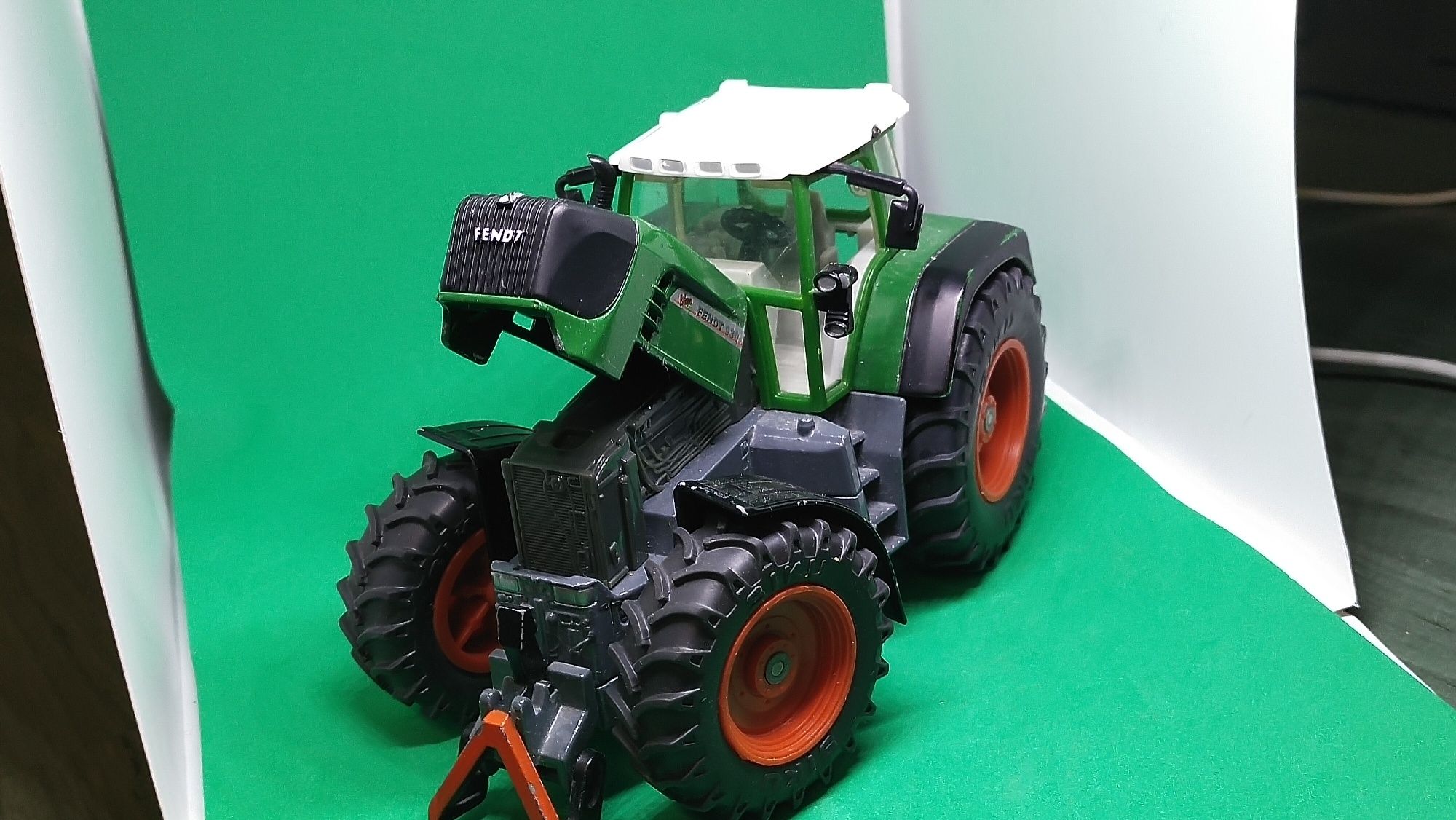 Siku traktor Fendt 1:32