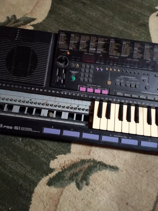 Продається синтезатор