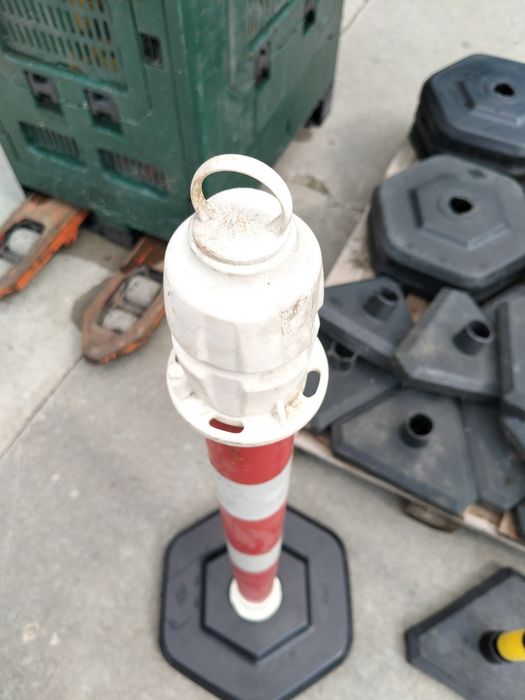 Słupek wygrodzeniowy ostrzegawczy zestaw i