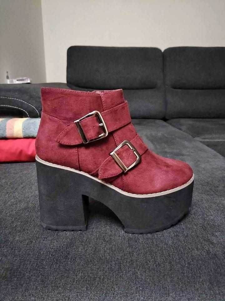 Vendo botas NOVAS sem estrear