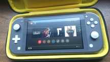 Konsola Nintendo Switch Lite + pokrowiec + 5 gier