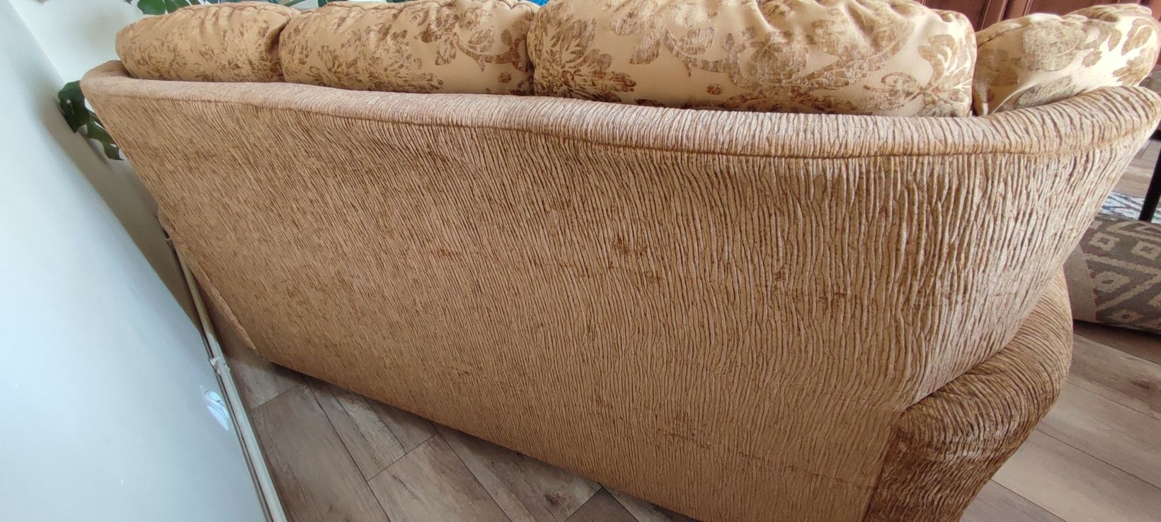 Zestaw sofa, stół i 8 krzeseł