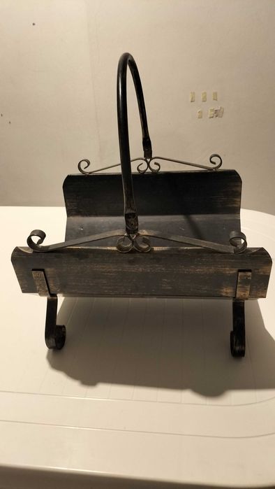 Cesto em latão para lenha