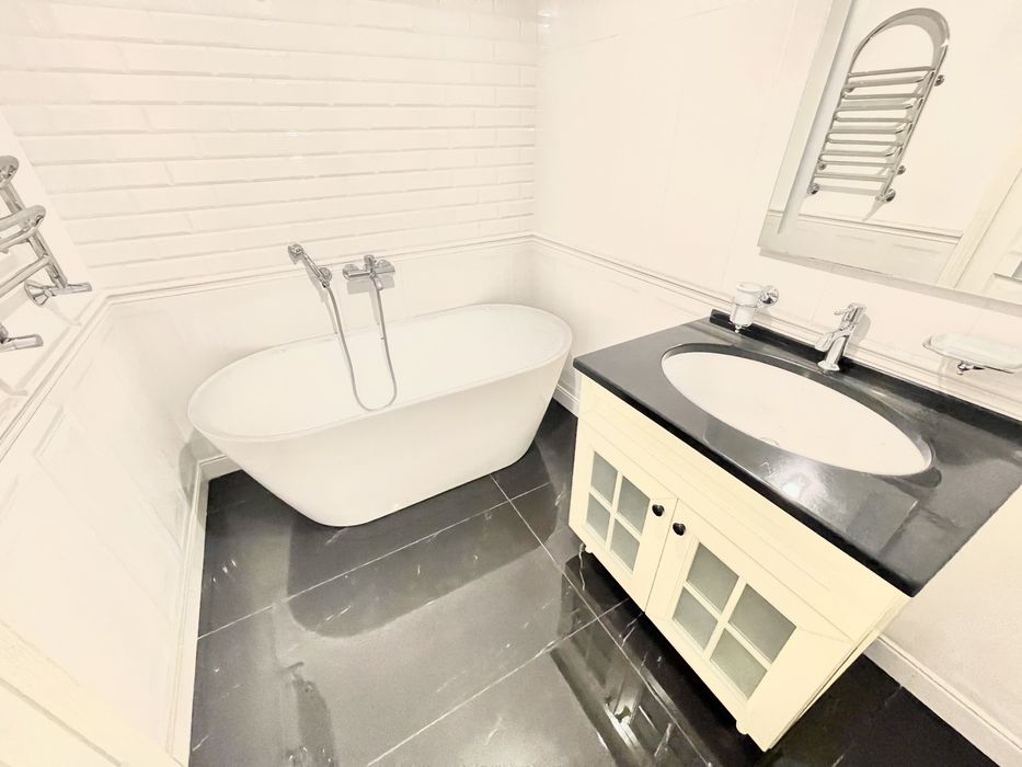 ПРОДАЖ 3 кімнатної квартири з видом на озеро