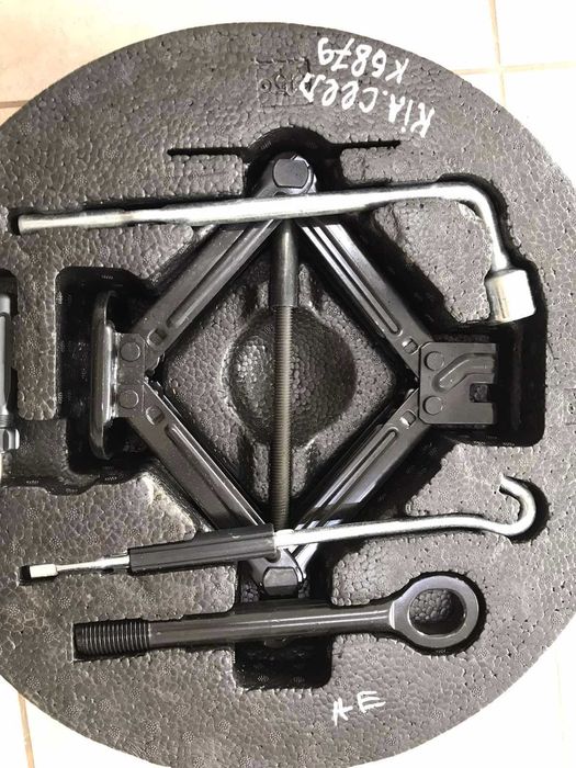 Набір Домкрат Ключ Крюк Kia Ceed Органайзер Кіа Сід 09149-1h000