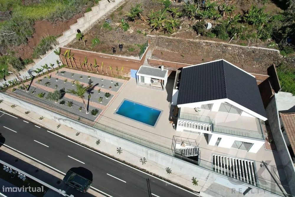 Moradia Moderna De Frente Para O Mar - Apenas A Uma Curta Caminhada Da