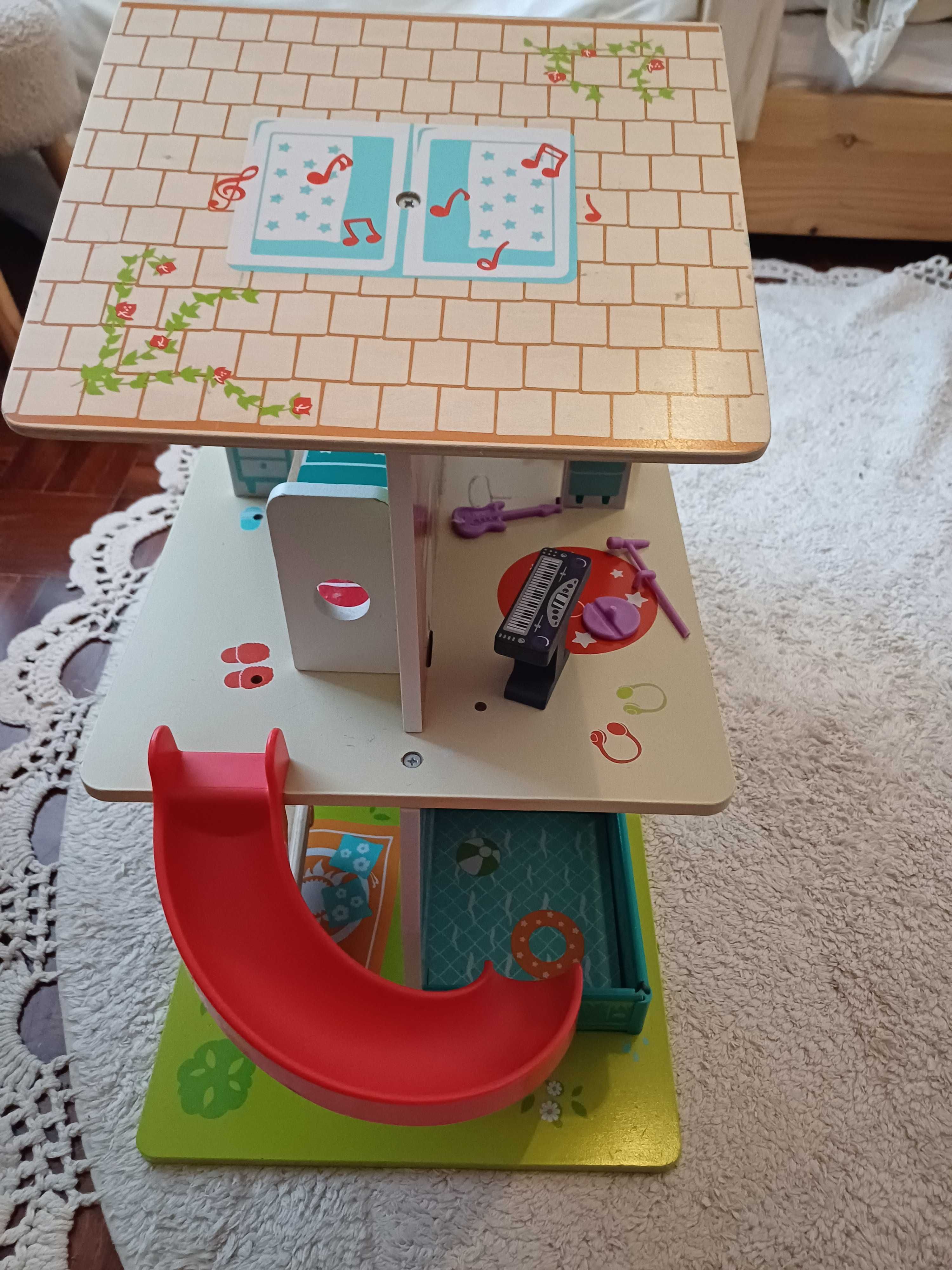 Casa de bonecas Rock & Slide Hape