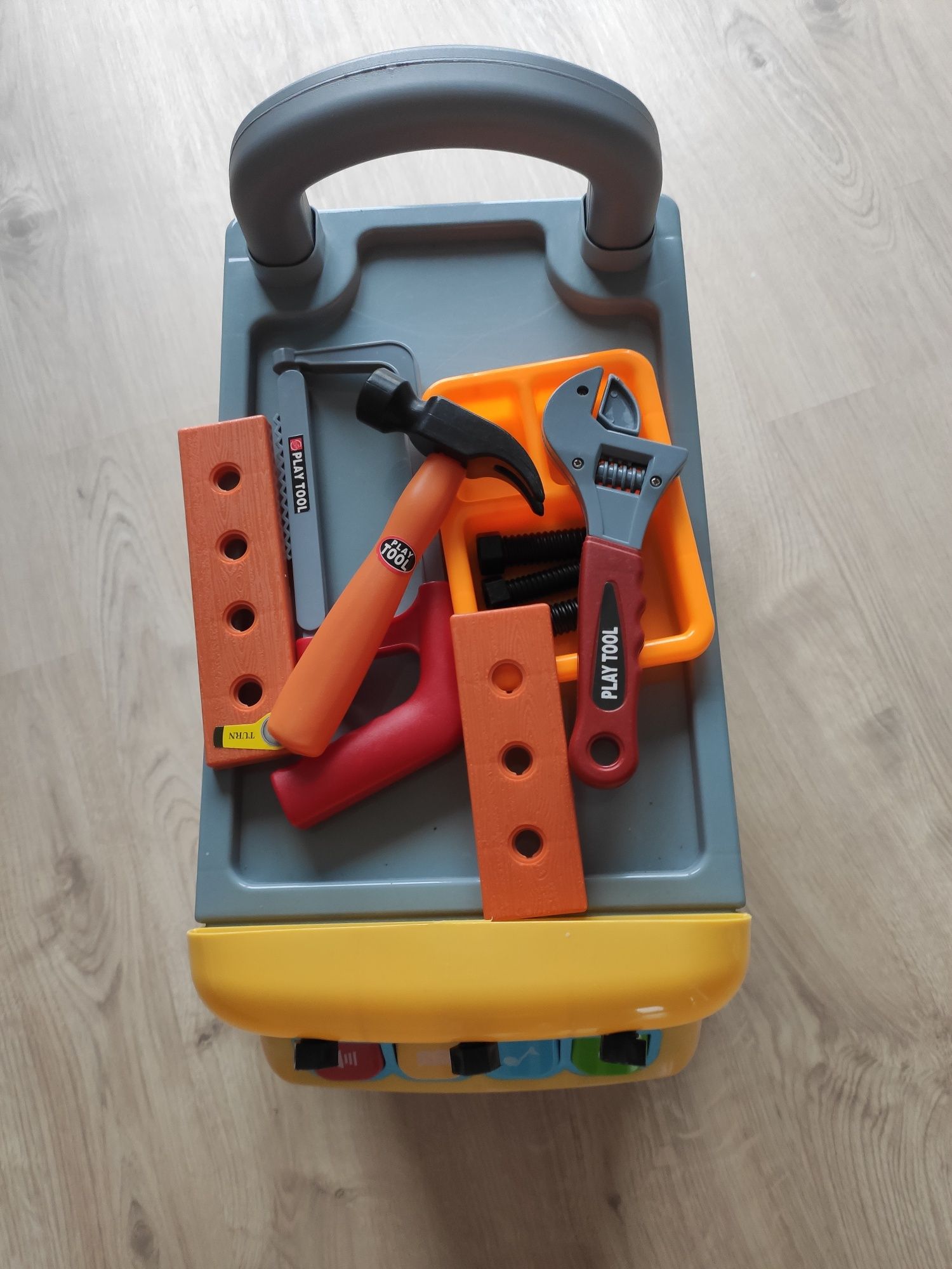 Grający wózek z narzędziami dla dziecka