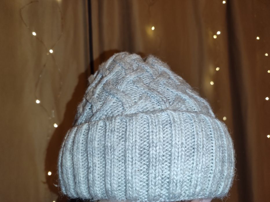 Шапка жіноча, сірого кольору