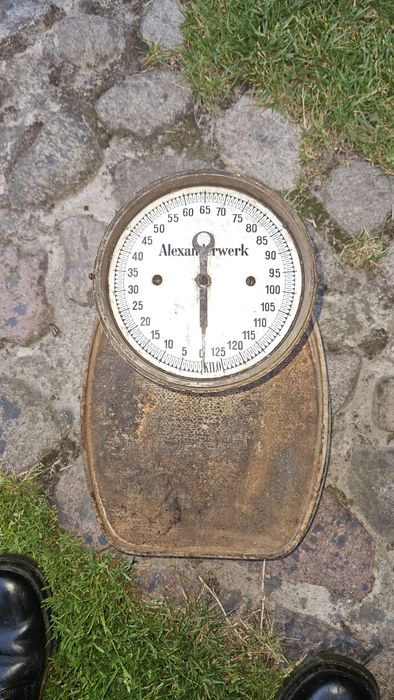 Zabytkowa waga łazienkowa