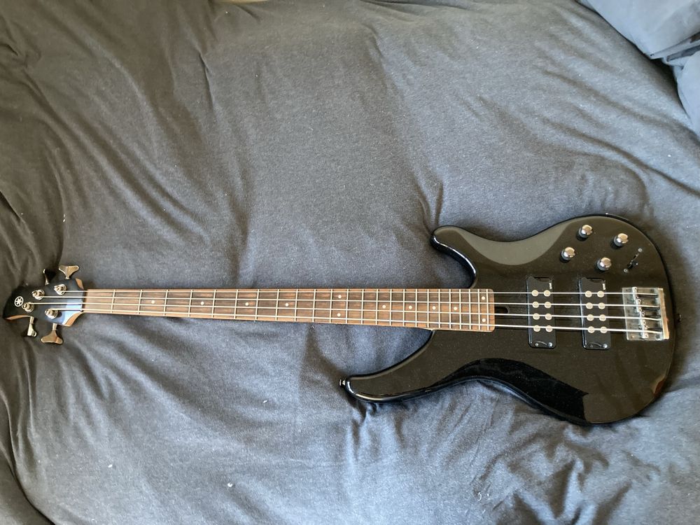 Baixo Elétrico Yamaha TRBX 304 BL