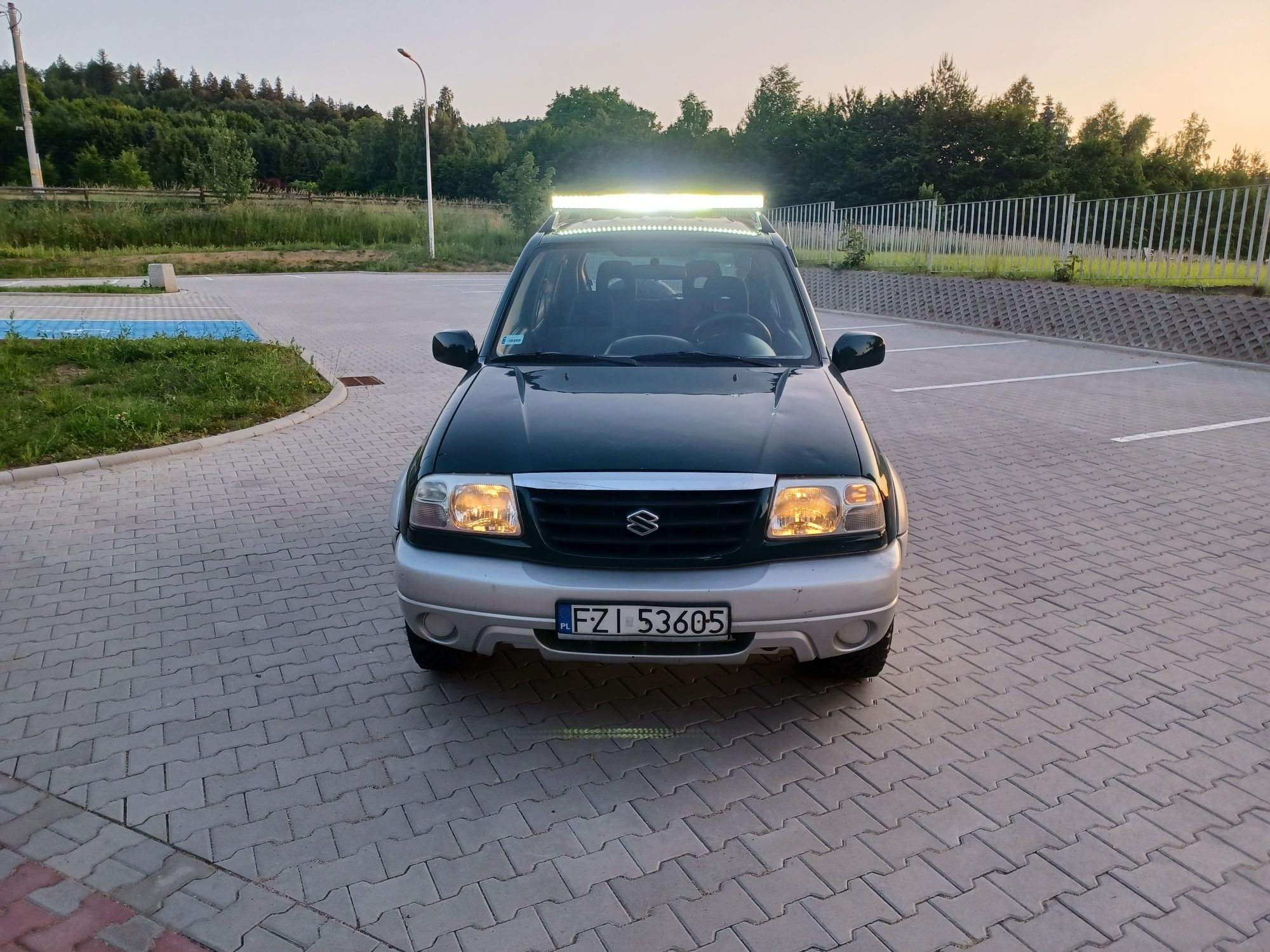 Suzuki grand vitara 1.6 4x4 + reduktor / krótka 3-drzwiowa / zarejestr