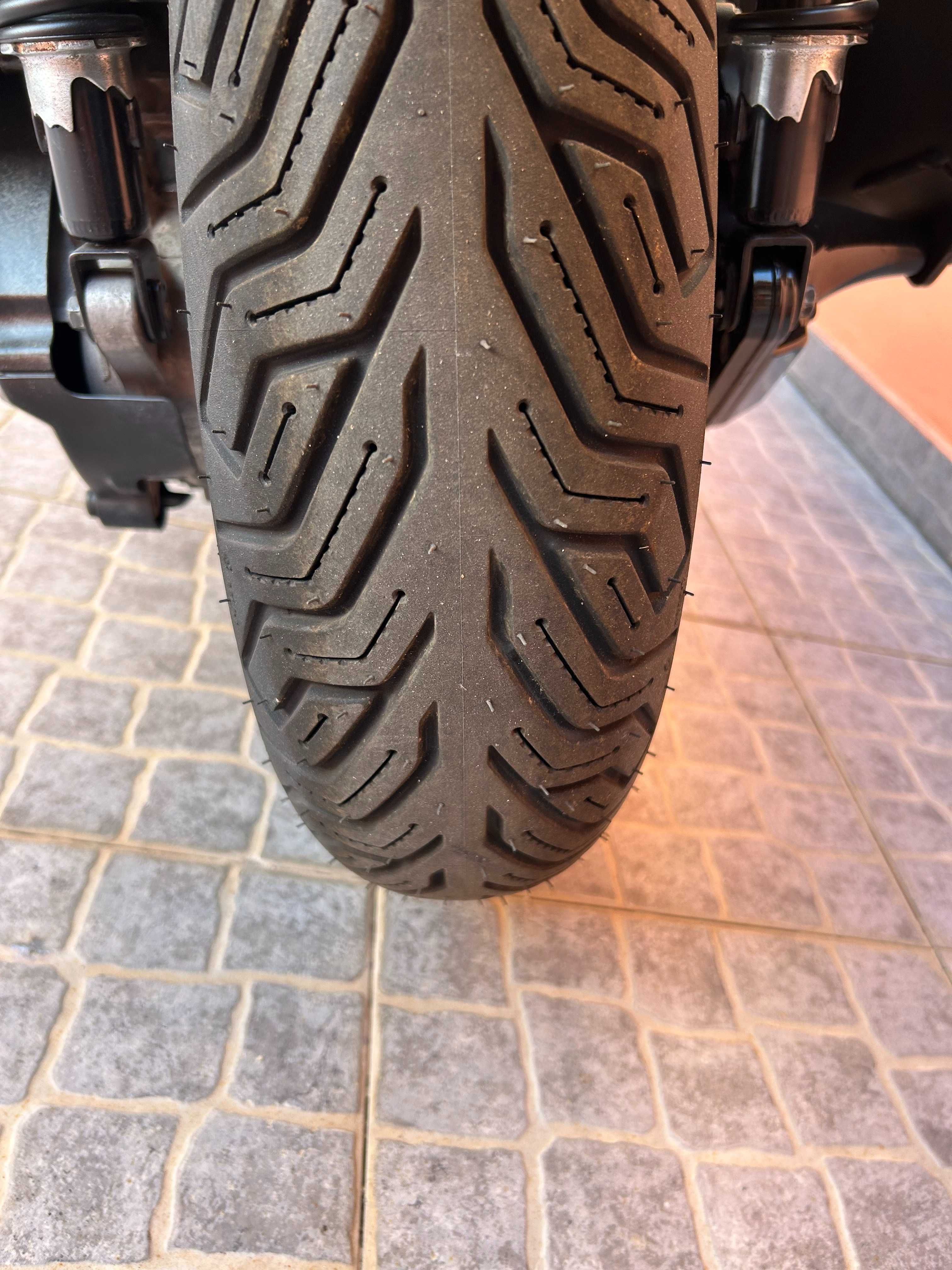 Yamaha xmax 300.