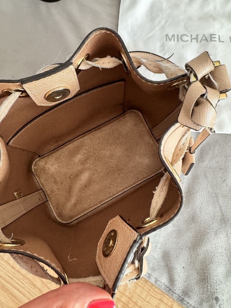 Torebka worek Michael Kors w kolorze pudrowego różu