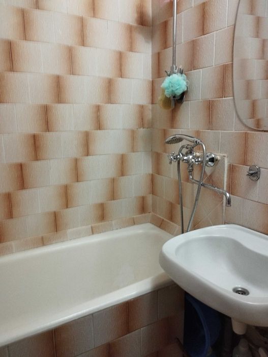 м.Позняки.Комната  под ключ  БЕЗ ХОЗЯЕВ  для  девушки  ул.Мишуги 7