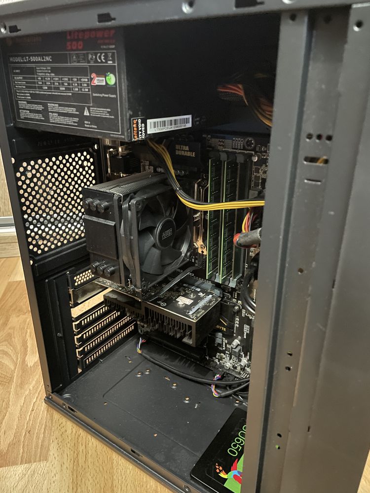 Komputer stacjonarny Intel i7, 24gb ram, 500 gb ssd.