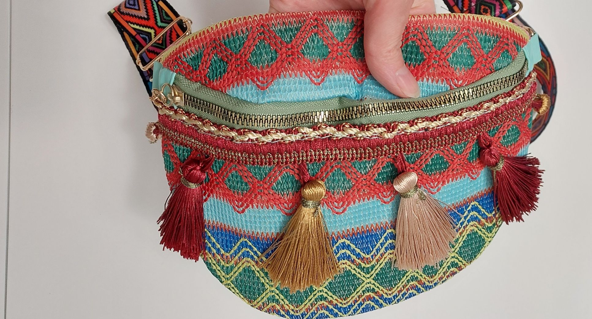 Modna torebka boho z frędzlami