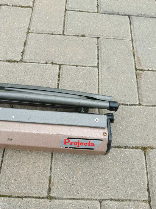 Ekran projekcyjny Projecta pull-up przenośny