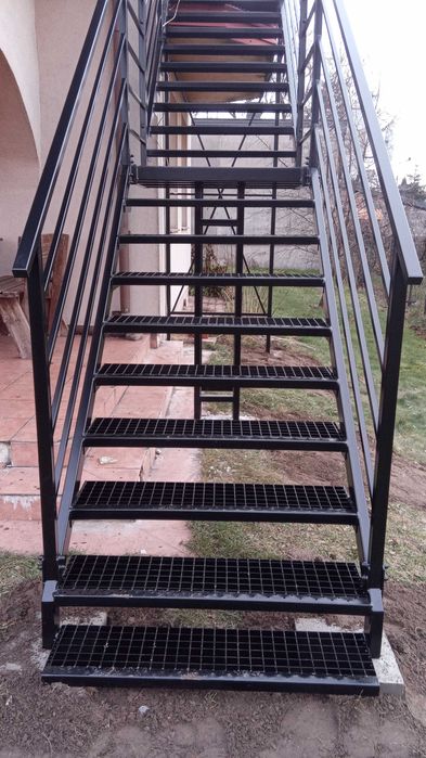 Schody metalowe zewnętrzne wewnętrzne solidne na wymiar serrated