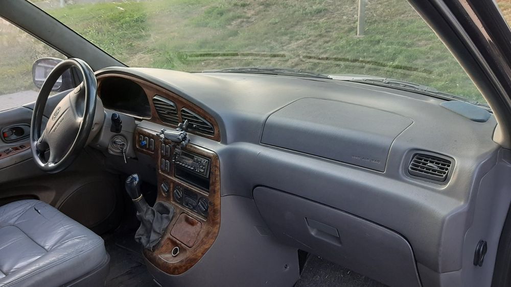 Минивен KIA karnival  мінівен сім мість