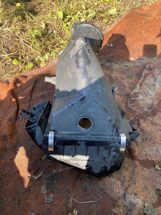 Корпус повітряного фільтра фильтра Audi A6 C5 4.2 077133837N Розборка