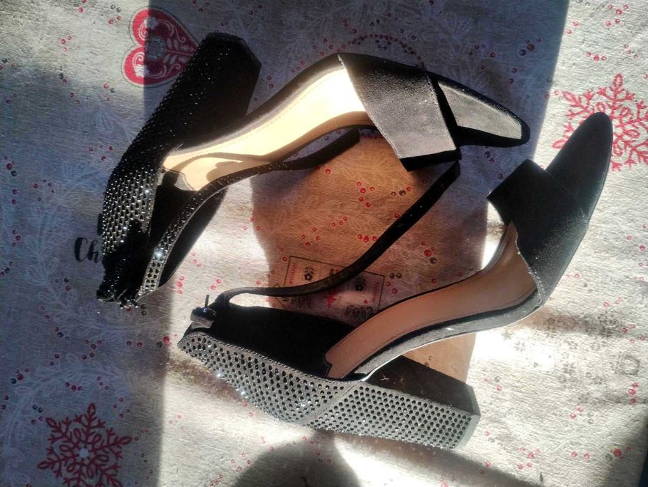 Stradivarius - Czarne buty na obcasie z kryształkami 41