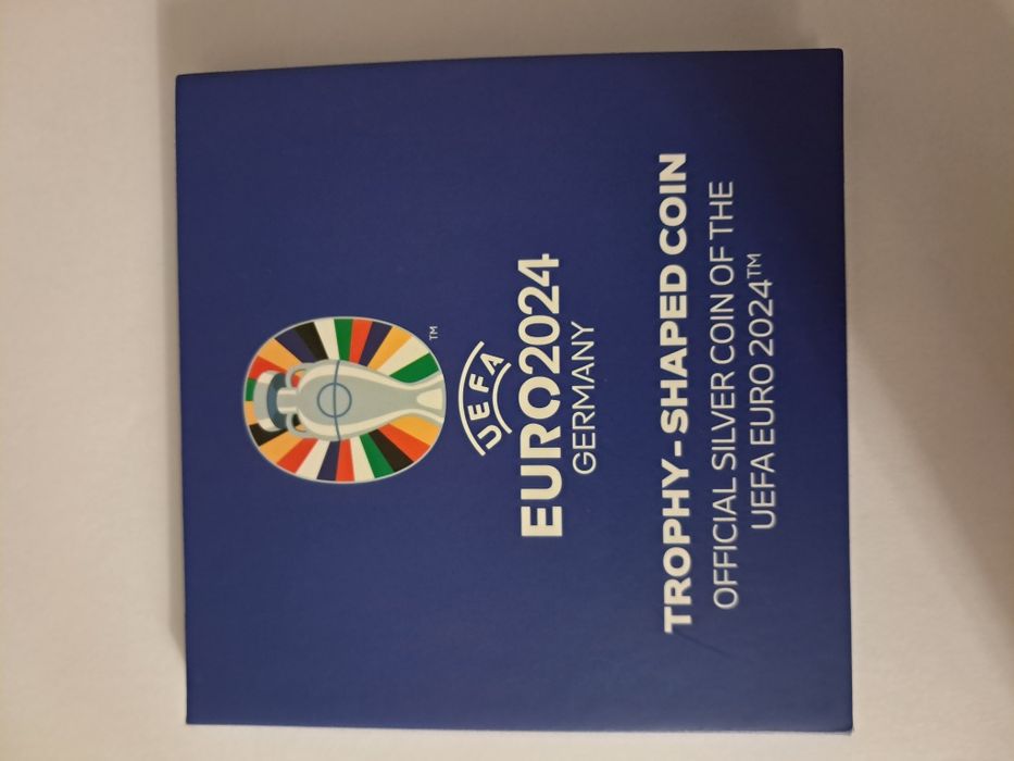 Medal z czystego srebra w kształcie pucharu UEFA EURO 2024