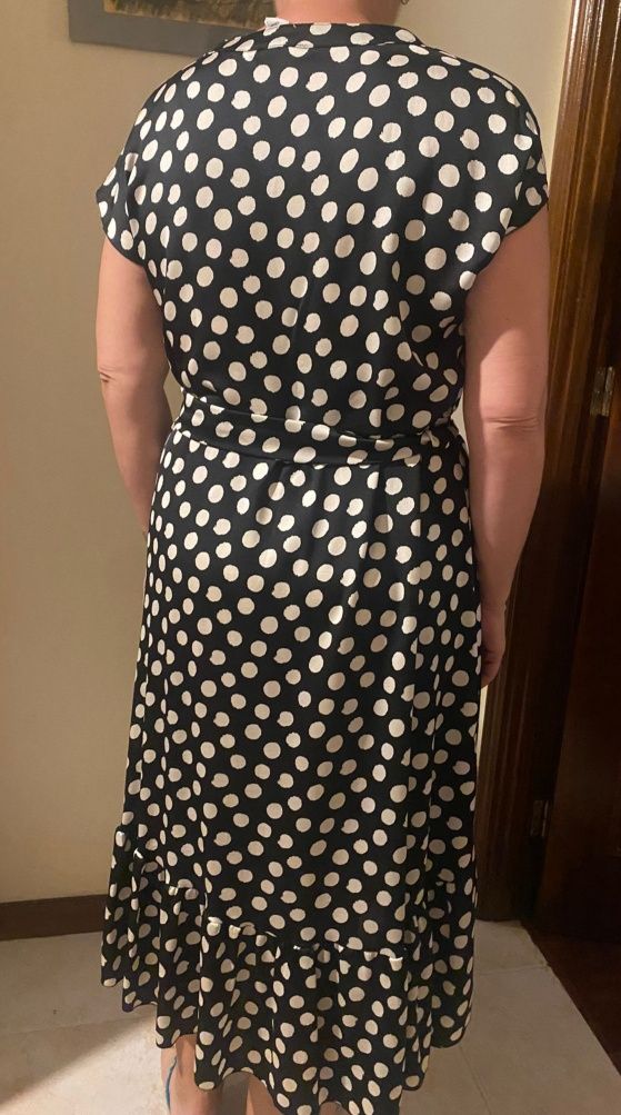 Vestido às bolas