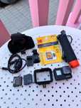 Екшн-камера GoPro HERO 7 Black з великим комплектом.