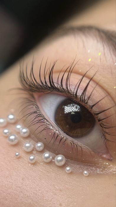 Нарощування вій/ламінування/брови