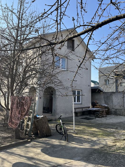 Продається домогосподарство в центральній частині м.Тернополя.