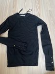 Sweter Sinsay z zlotymi guzikami na rejawach