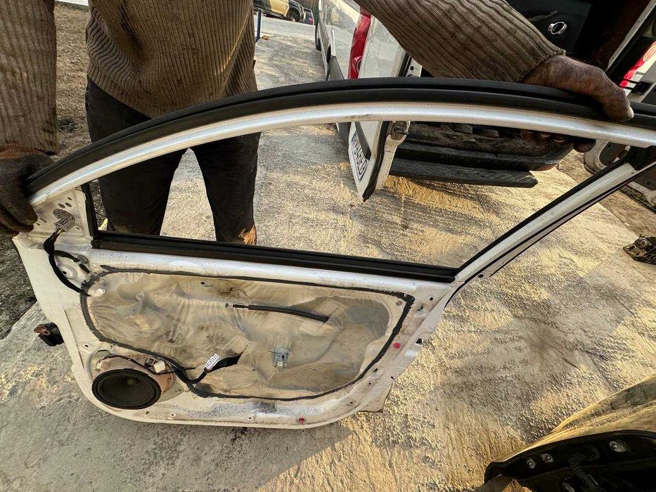 Двері до Kia Sportage 3 (ціна за шт.)