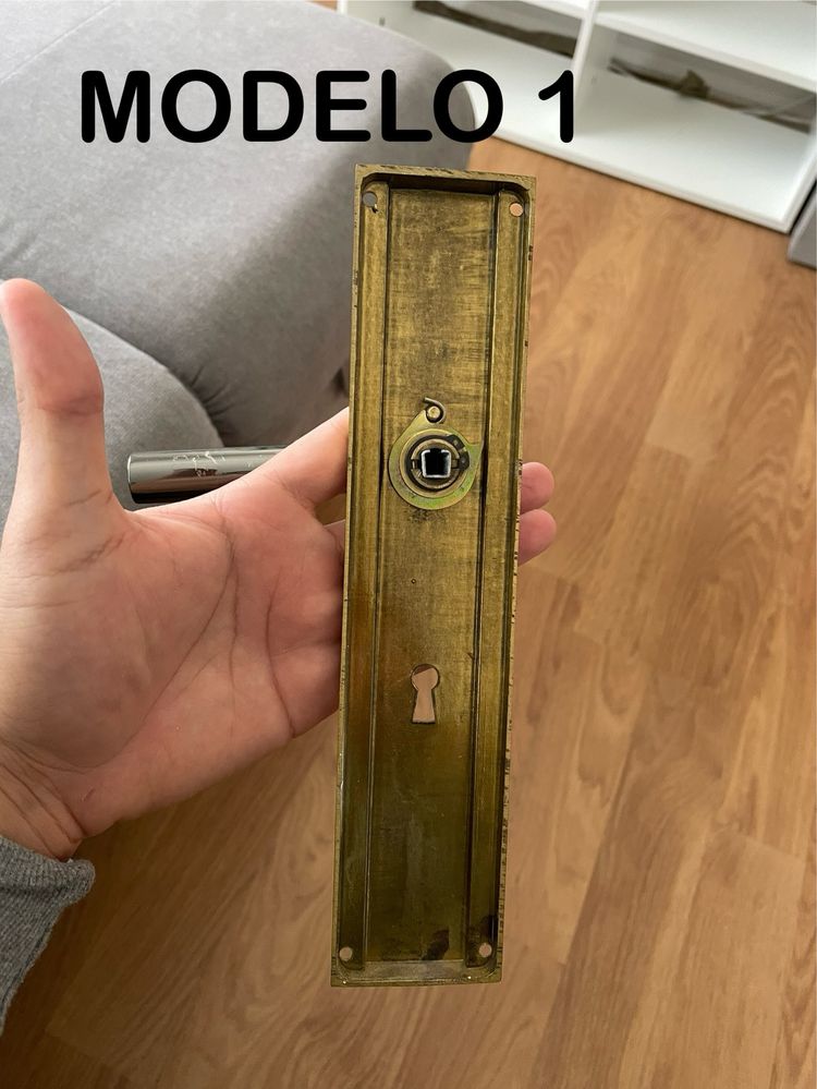 PUXADORES para PORTAS INTERIORES (com molas e entrada de chaves)