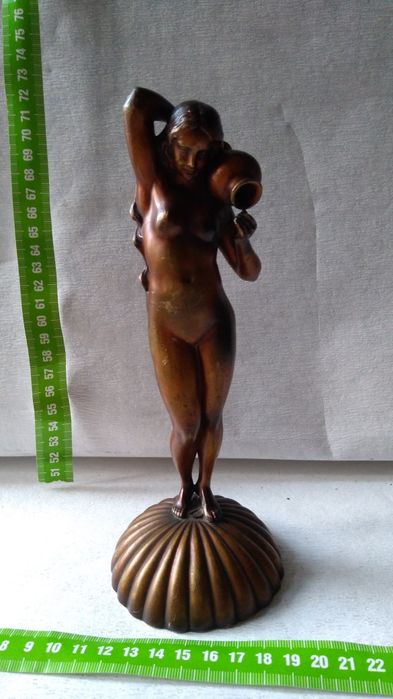 Figurka akt kobiecy cynowa w cenie 850 zł