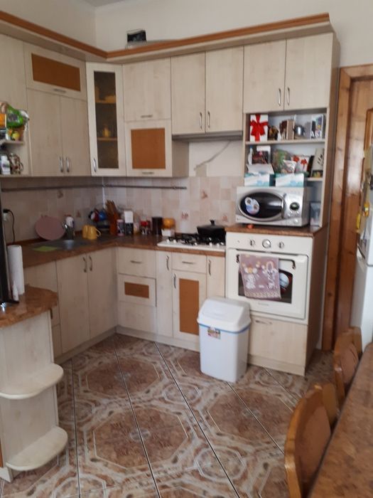 Оренда н/особняку в самому Центрі з гаражем,подвір'я,є все необхідне