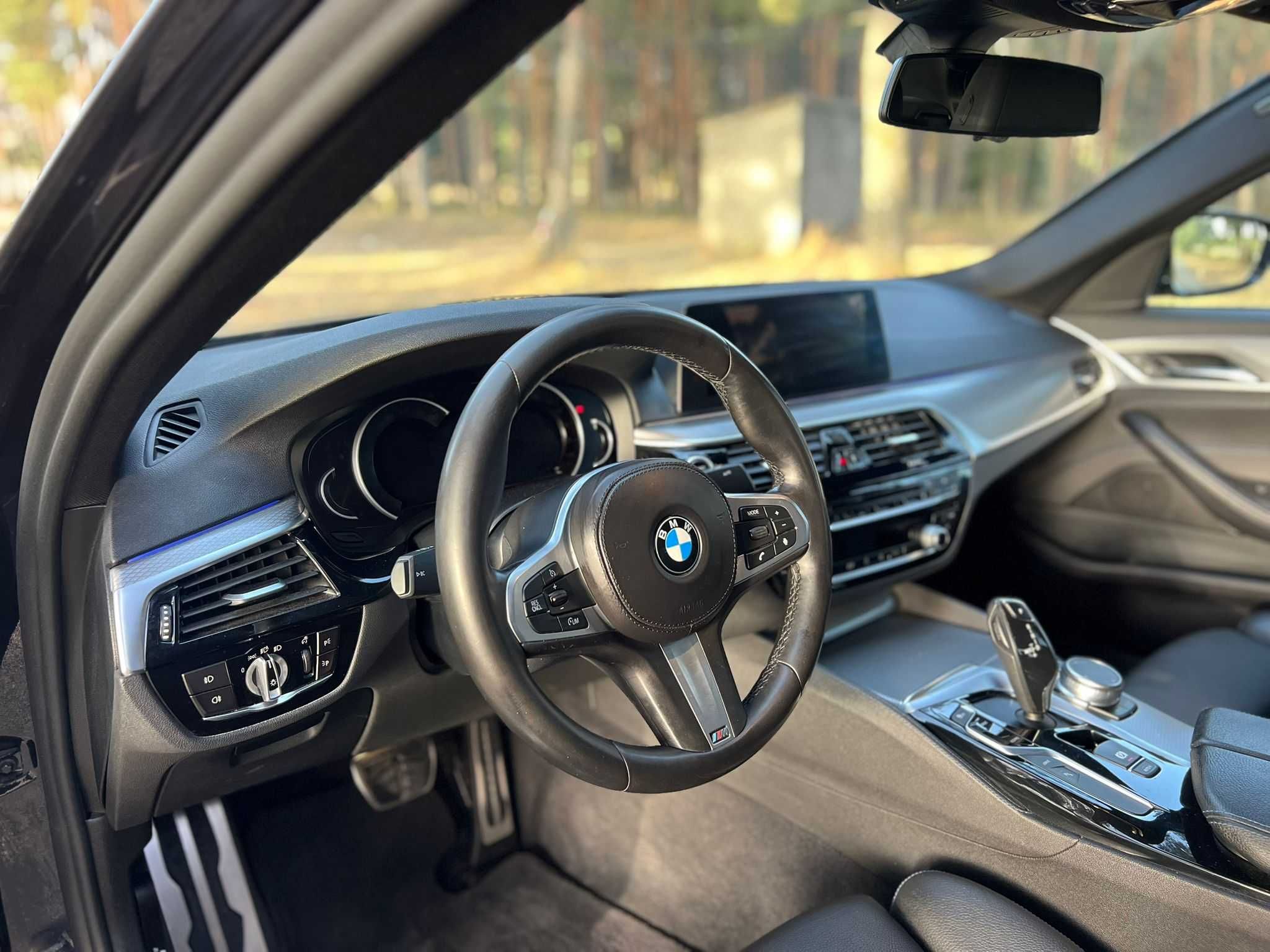 BMW 530e Pack M versão híbrida plug-in