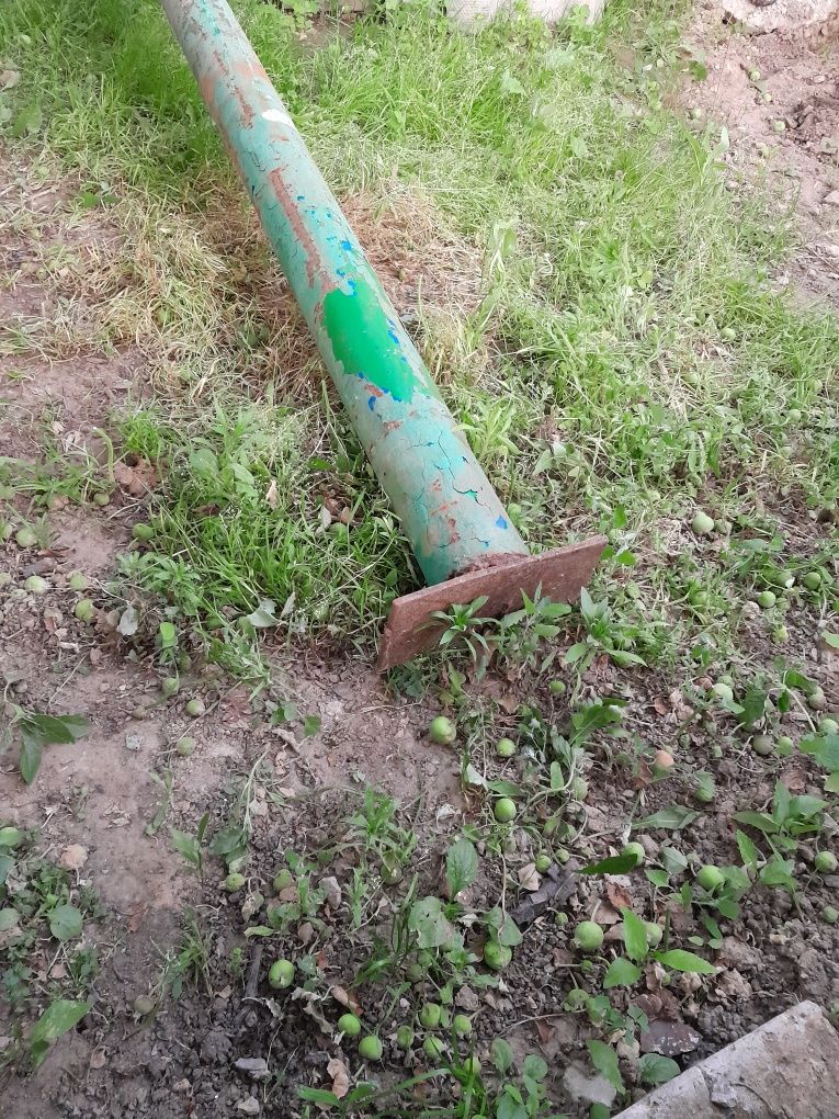 Продам трубу. 100а  4мм. Дл. 3 м. 14 см