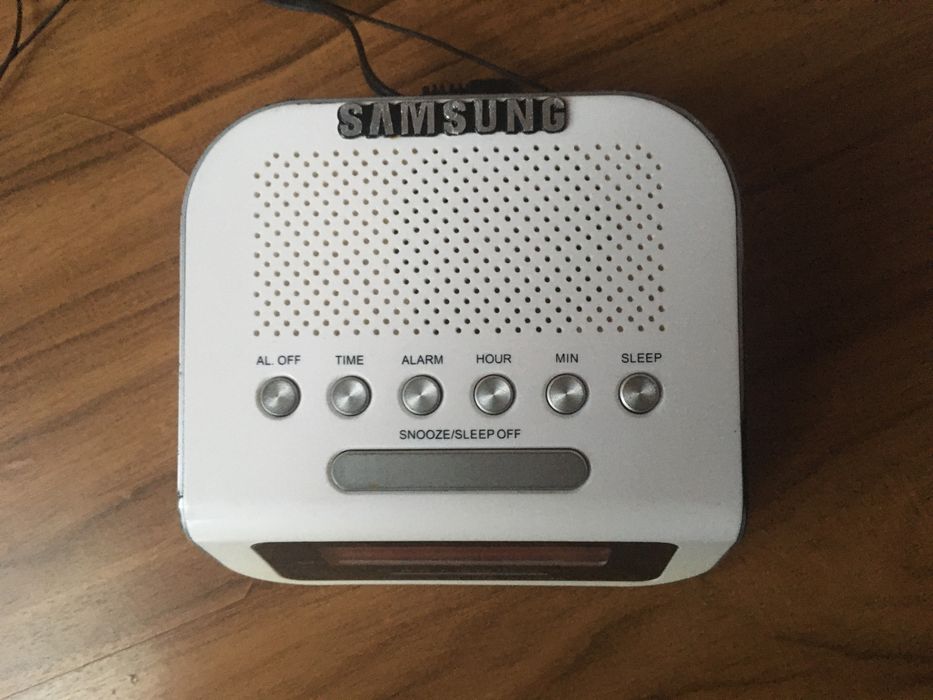 Часы радио в хорошем состоянии