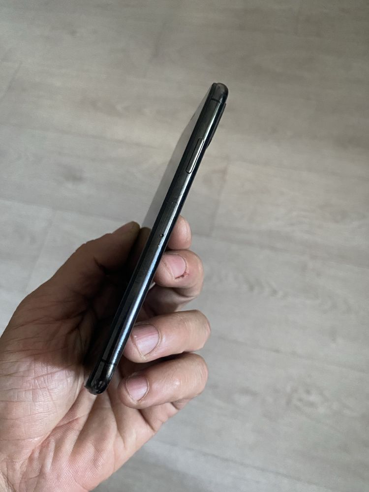 Продам iphone xs 64gb space gray