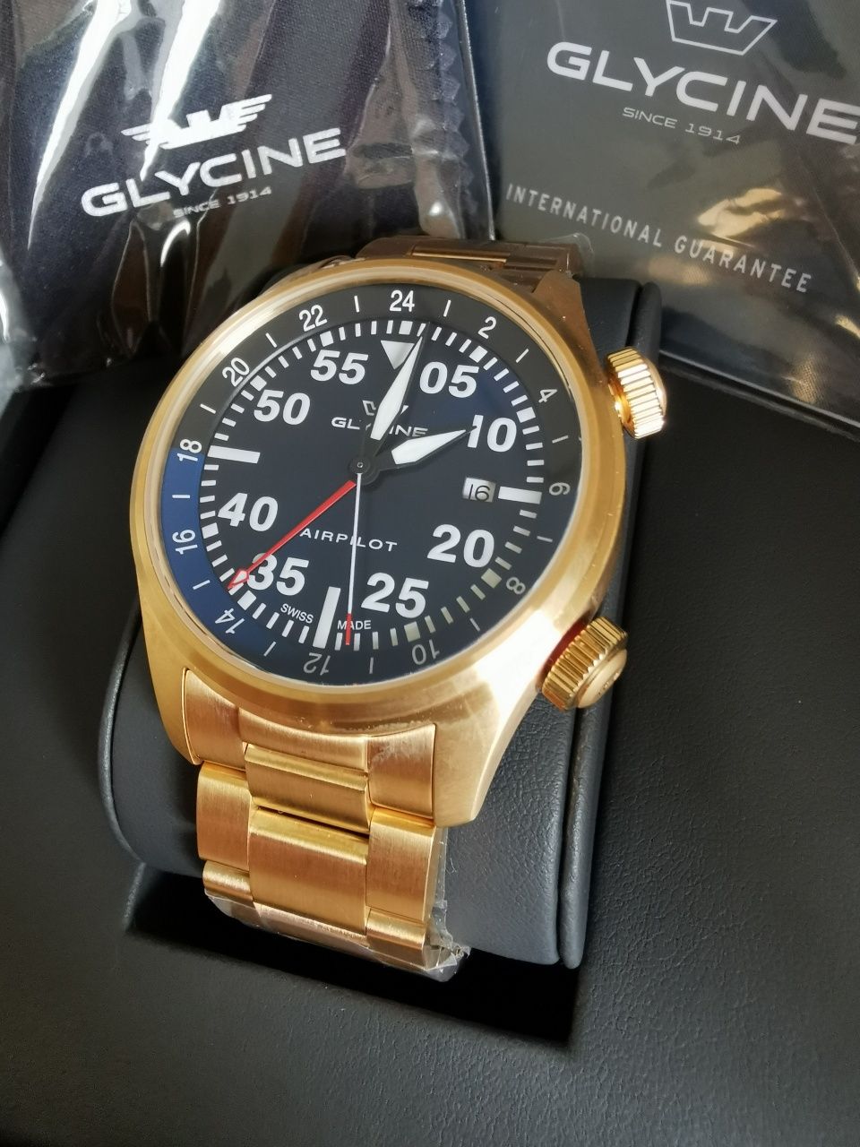 Zegarek Glycine Airpilot GMT GL0350 w rozmiarze 44 mm na bransolecie